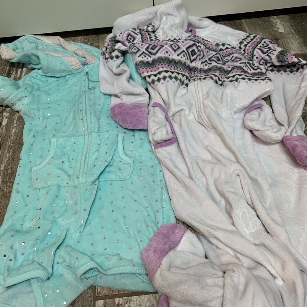 Girls’ one piece pajamas